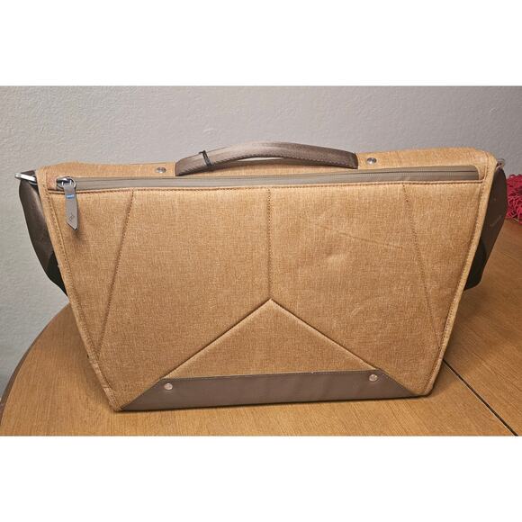 NEW Peak Design Everyday Messenger Bag 15" V1 Discontinued Color Heritage Tan - Picture 7 of 12